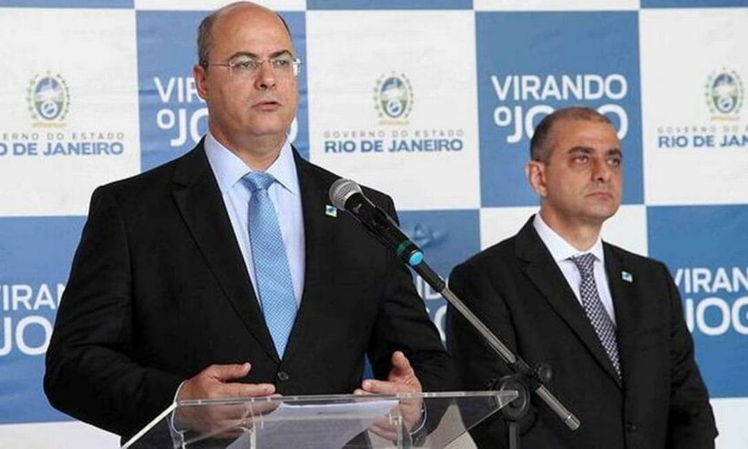 Witzel e Santos: governador exonerou secretário após suspeitas Foto: Carlos Magno / Governo do Rio
