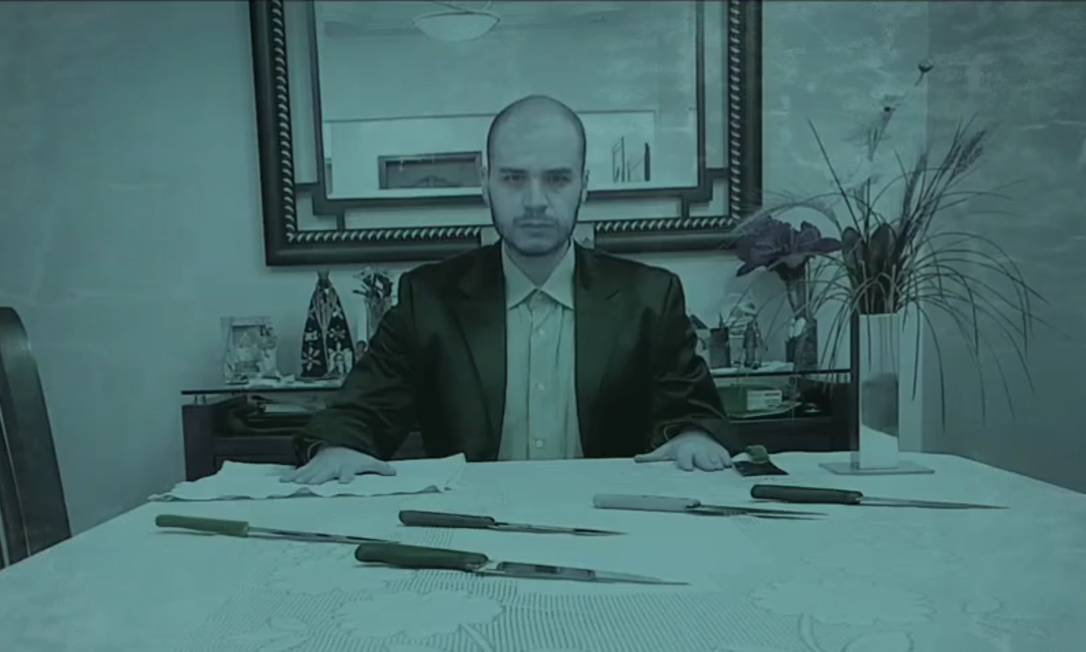 
Alexandre Contini em cena no episódio de estreia, narrado por Pedro Paulo Rangel
