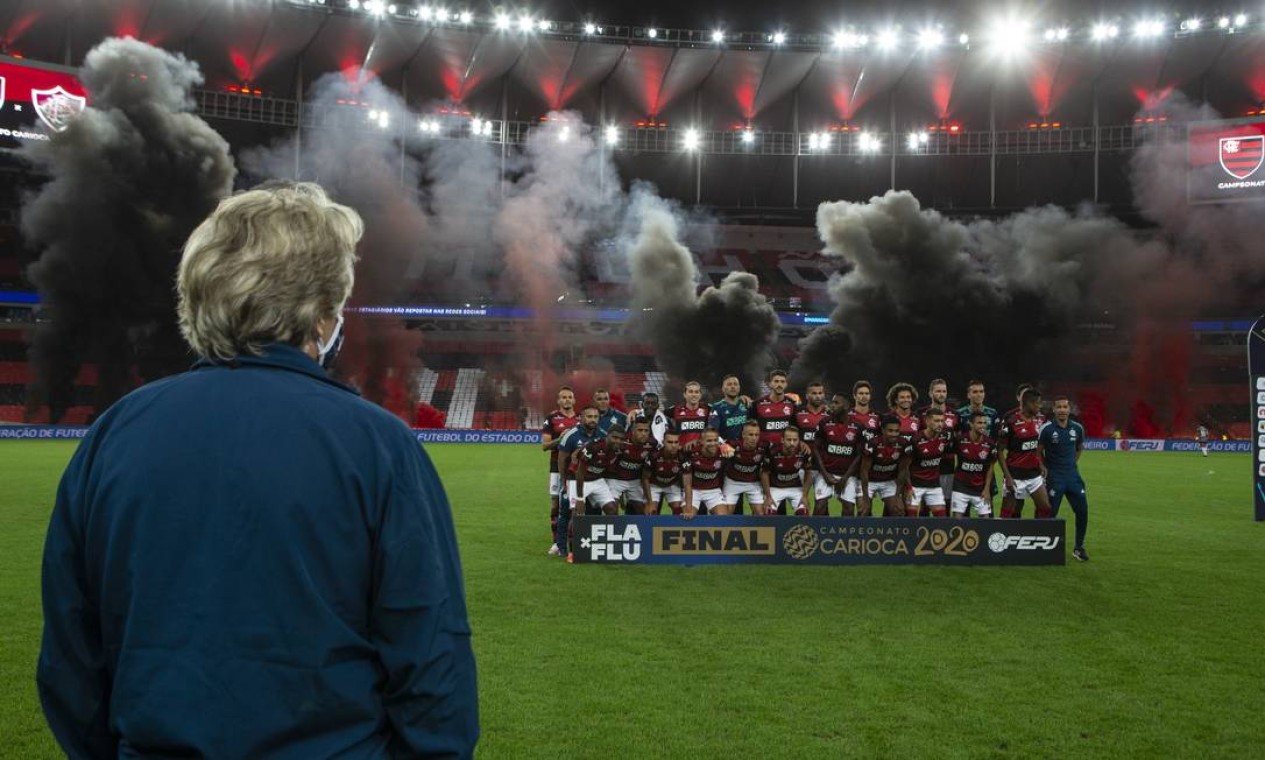 Fui para uma palestra do Jorge Jesus de auscultadores, com música