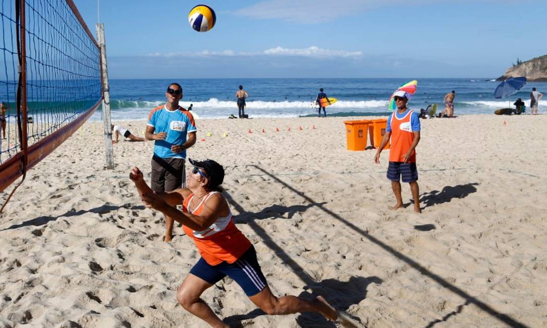 Vôlei de praia: atividade esportiva é liberada pela prefeitura Foto: Fabio Rossi em 15/06/2017 / Agência O Globo