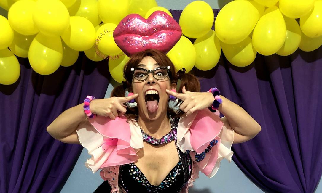 Monique no show interpreta a apresentadora Stefanie Pereira.
Foto: Divulgação