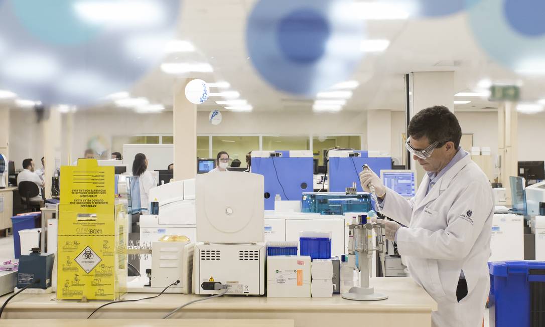 Laboratorios pesquisam testes e vacinas para o coronavírus Foto: Edilson Dantas / Agência O Globo