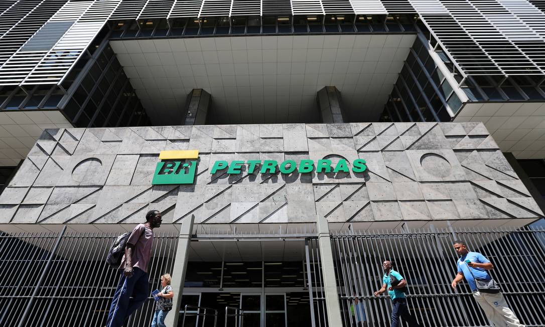 A Petrobras está entre as empresas que pode ter mudanças nas regras para seus funcionários Foto: Sergio Moraes / REUTERS