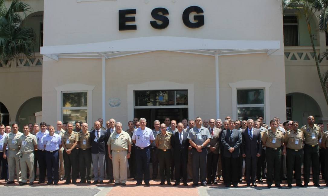 Governo decide criar Escola Superior de Defesa em Brasília para aproximar militares do centro do Governo decide criar Escola Superior de Defesa em Brasília para aproximar militares do centro do