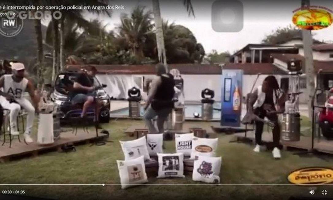 Músicos tiveram a live interrompida por policiais Foto: Reprodução de vídeo / Reprodução
