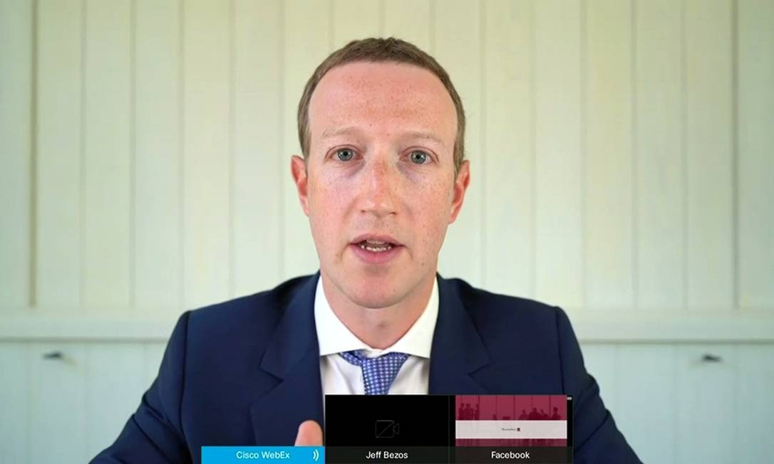 O diretor executivo do Facebook, Mark Zuckerberg, presta depoimento na Câmara dos Representantes, por videoconferência Foto: HANDOUT / via Reuters