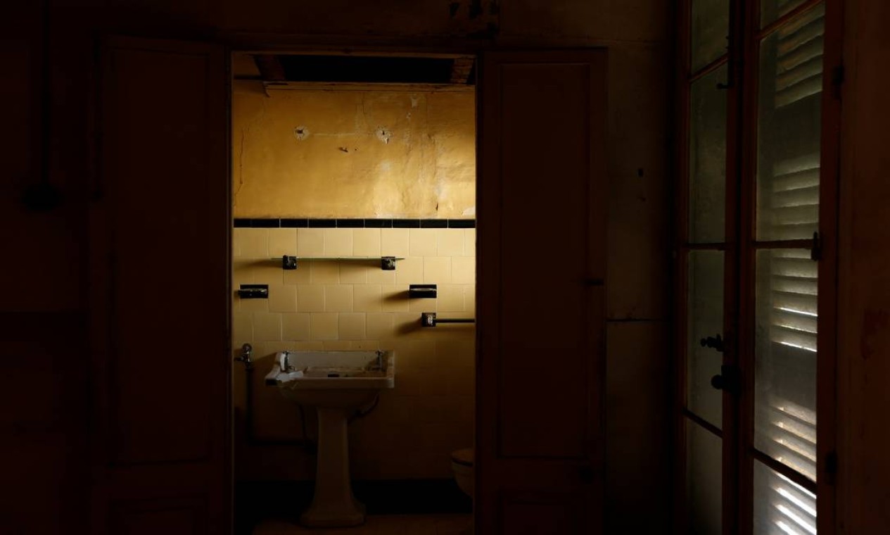Banheiro privativo do que era o quarto da então princesa Elizabeth Foto: DARRIN ZAMMIT LUPI / REUTERS