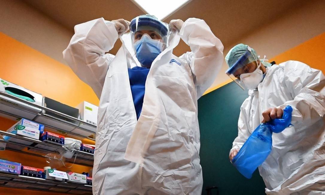 Número de casos reportados por profissionais de enfermagem aumentou 38% durante o mês de julho Foto: Alberto Pizzoli / AFP