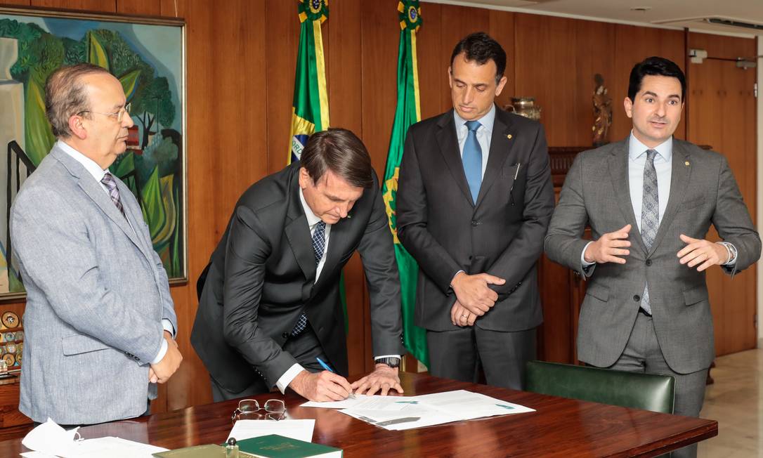 O presidente Jair Bolsonaro sanciona projeto que facilita renegociação de dívidas para empresas Foto: Carolina Antunes/Presidência