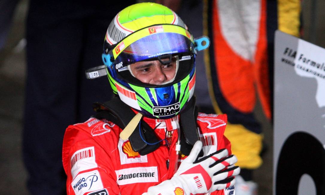 F1: Hamilton vence, celebra com bandeira do Brasil e emociona o público