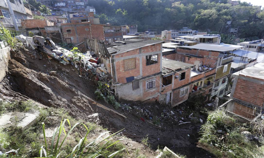 Encosta Desliza No Morro Da Mangueira E Moradores Culpam Vazamento De Uma Década Jornal O Globo 