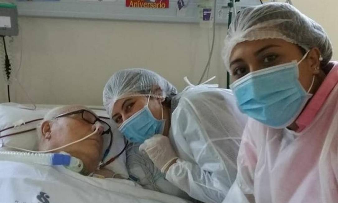 O reumatologista Renaud Frazão recebeu visita da filha e da neta no dia do seu aniversário Foto: Arquivo pessoal
