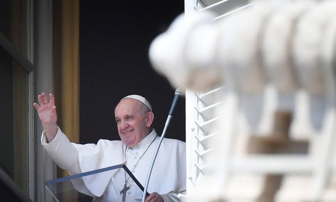 Papa Francisco em discurso semanal a fiéis na Praça São Pedro, no Vaticano Foto: ALBERTO PIZZOLI / AFP