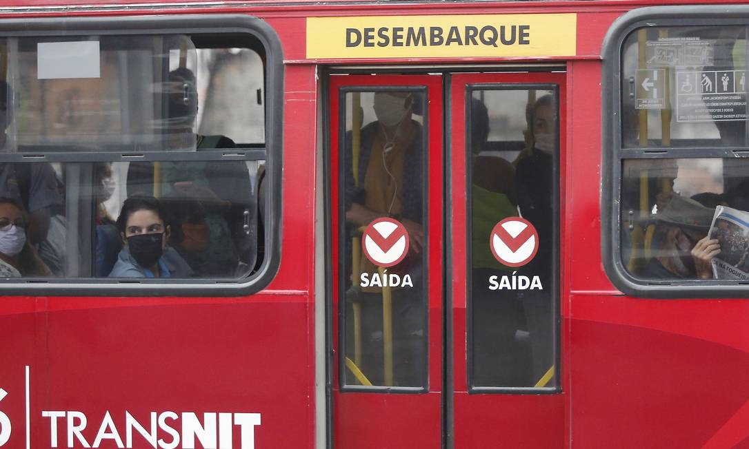 Ônibus do consórcio Transnit: linhas 28 e 29 desaparecem, mas Setrerj diz que frota voltará a circular nesta segunda Foto: Fabiano Rocha / Agência O Globo