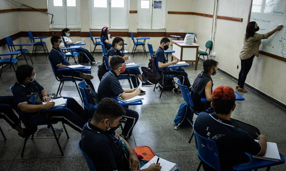 Retomada de aulas em Manaus é marcada por alunos com medo e divergências entre professores