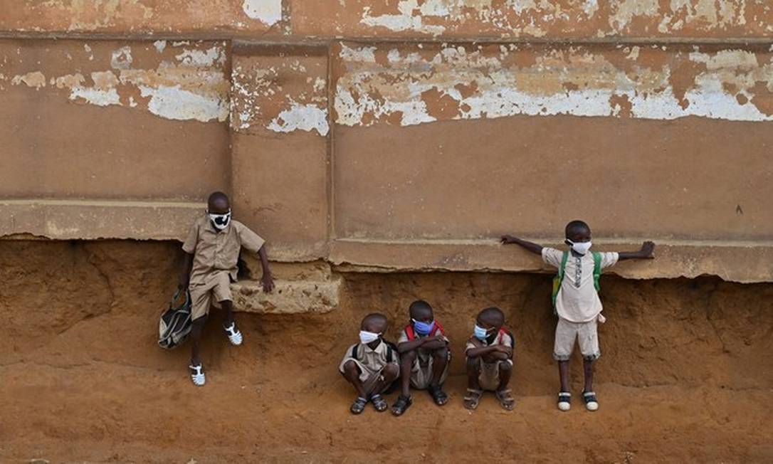 Carta aberta a líderes cobrando medidas para crianças em países pobres Foto: Issouf Sanogo/AFP