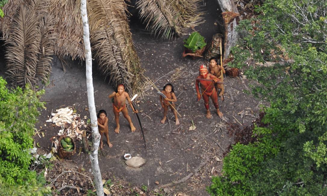Grupo de índios isolados que vive no interior do Acre fez contato no rio Envira Foto: Funai/Arquivo