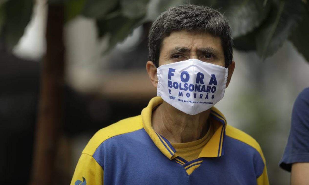 Grevistas são contra a privatização da estatal e reclamam do que chamam de "negligência com a saúde dos trabalhadores" durante a pandemia do novo coronavírus Foto: Gabriel de Paiva / Agência O Globo