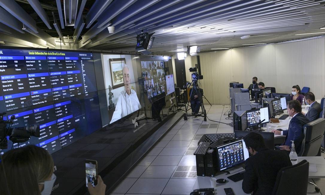 Guedes chama de 'crime contra o país' decisão do Senado de ...