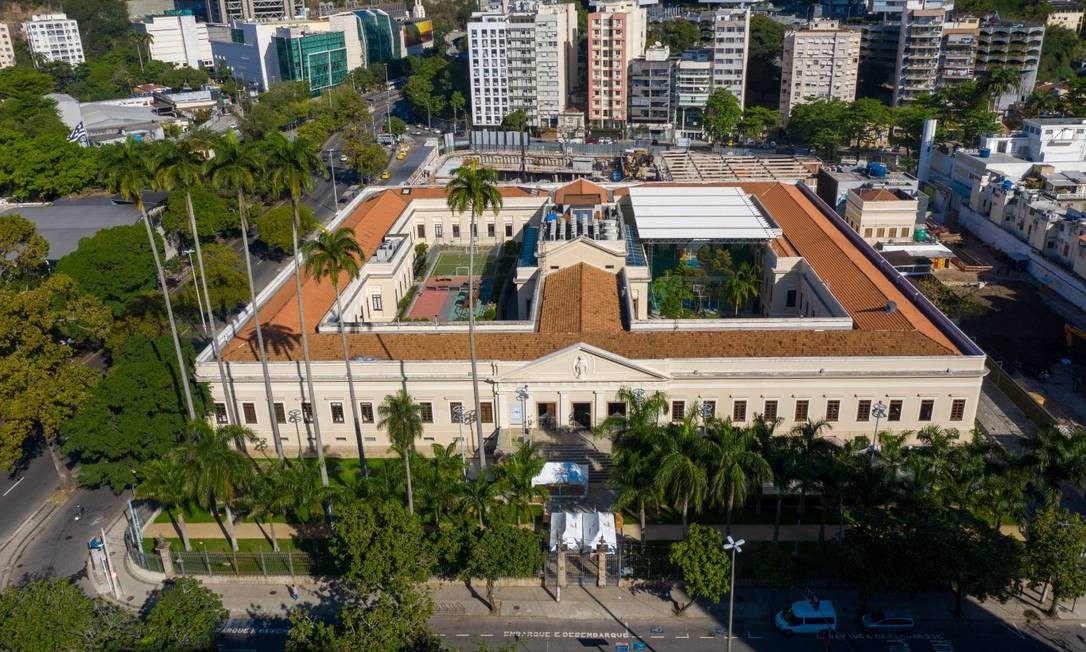 Especialista critica volta às aulas no Rio, colégios particulares comemoram e escolas públicas