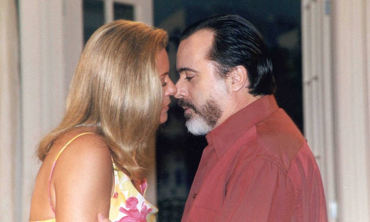 Miguel e Helena: par com Vera Fischer em 'Laços de família' (2000) Foto: Roberto Steinberger /  