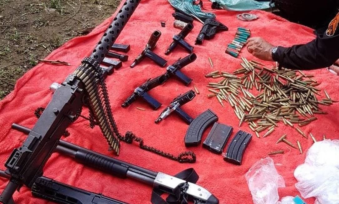 Armas, munição e drogas apreendidas em ação da PM em Tanguá Foto: Divulgação