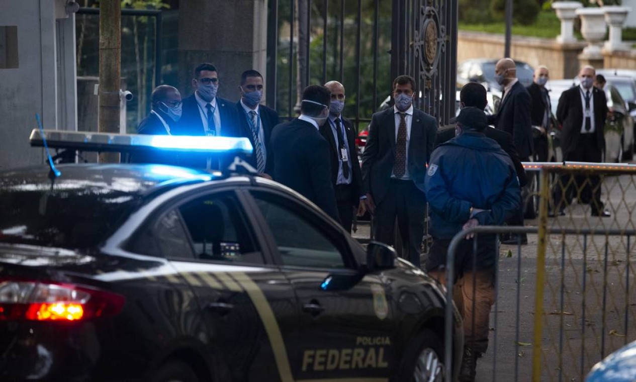 Polícia Federal realiza buscas no Palácio das Laranjeiras, sede de governo do Estado Foto: Gabriel Monteiro / Agência O Globo