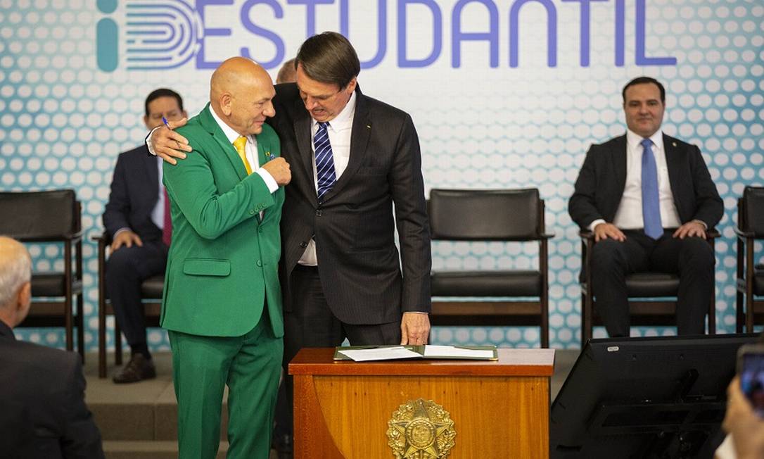 O dono das lojas Havan, Luciano Hang, com o presidente Jair Bolsonaro em Brasília: IPO. Foto: Daniel Marenco / Agência O Globo