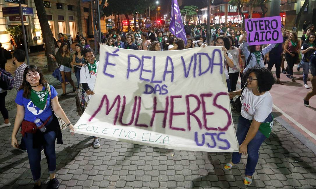 Ato pela legalização do aborto, no Rio de Janeiro, em 2018 Foto: Domingos Peixoto / Agência O Globo