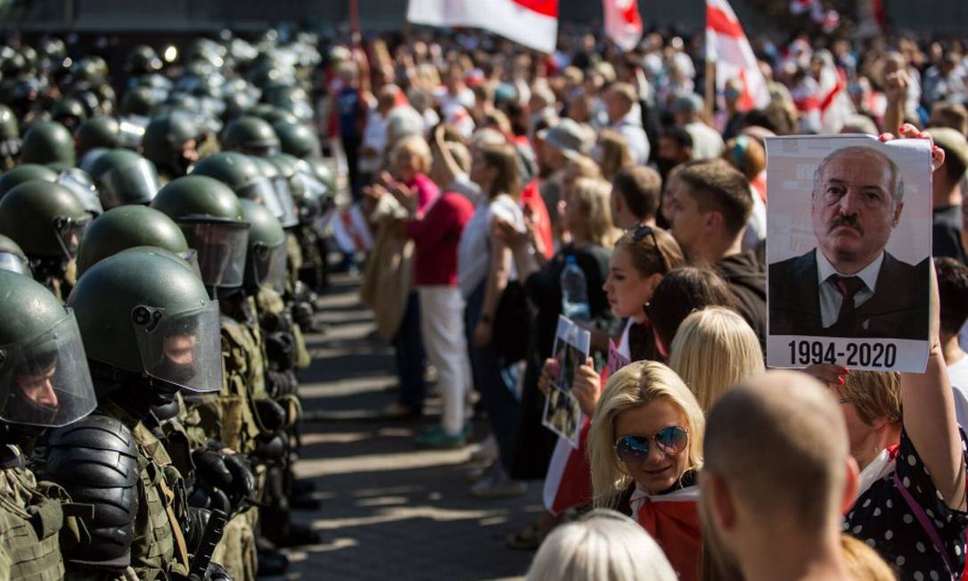 Manifestantees protestam em Minsk contra o governo de Alexander Lukashenko Foto: - / AFP / 30-8-2020