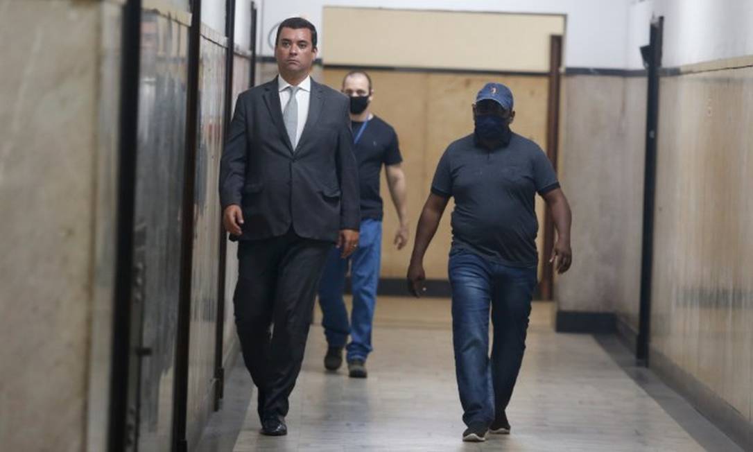 Apontado como chefe do grupo 'Guardiões do Crivella', Marcos Luciano (à direita) foi chamado para depor na Draco Foto: Fabiano Rocha / Agência O Globo