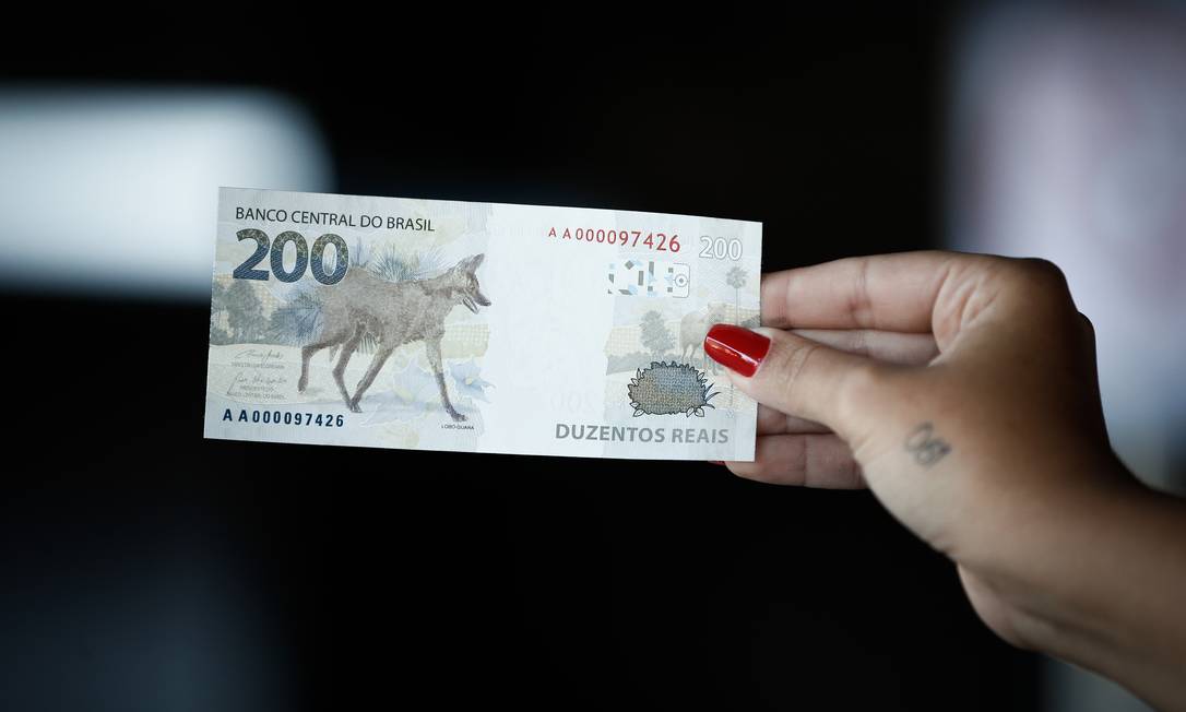 Nova nota de R$ 200 lançada pelo BC tem um lobo-guará estampado Foto: Pablo Jacob / Agência O Globo