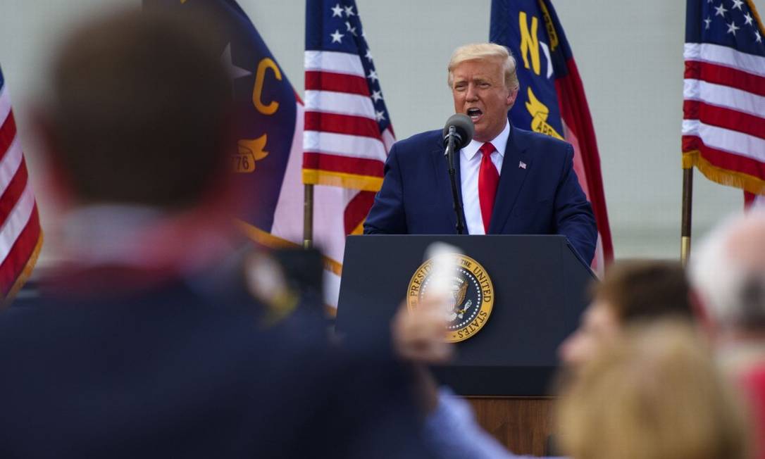 O presidente Donald Trump em um pequeno comício no mês passado em Wilmington, Carolina do Norte Foto: Melissa Sue Gerrits / AFP