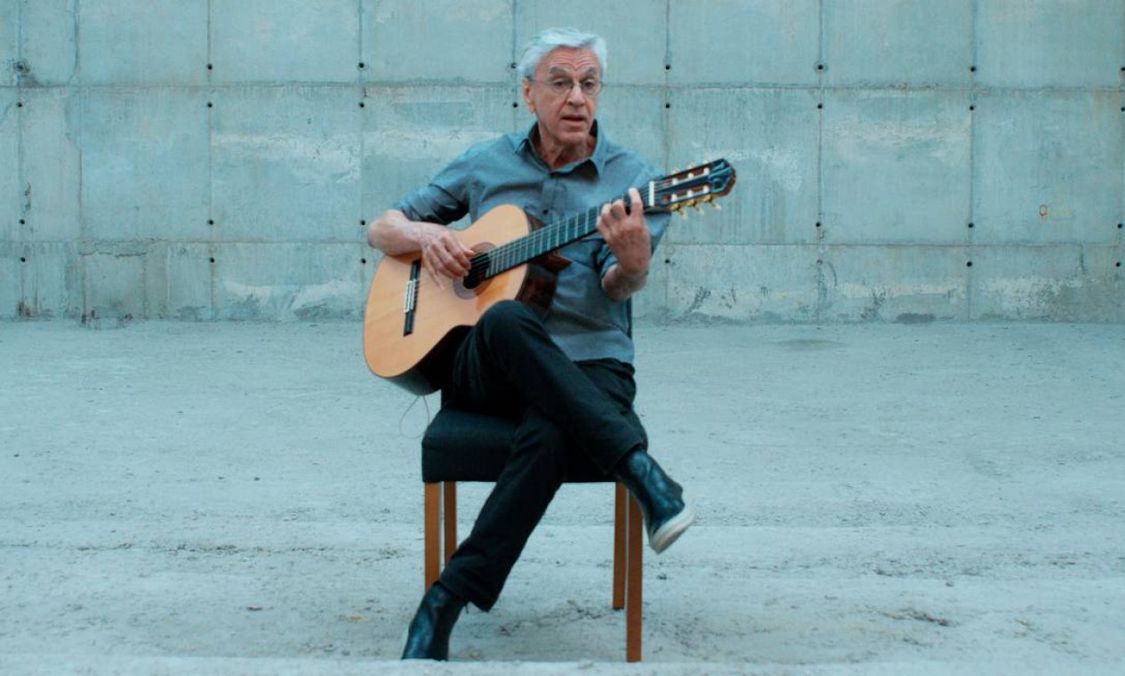 Draco! on X: Os ói da cobra verde Hoje foi que arreparei Se arreparasse a  mais tempo Não amava quem amei É a música do Caetano Veloso que eu mais  amo.  /