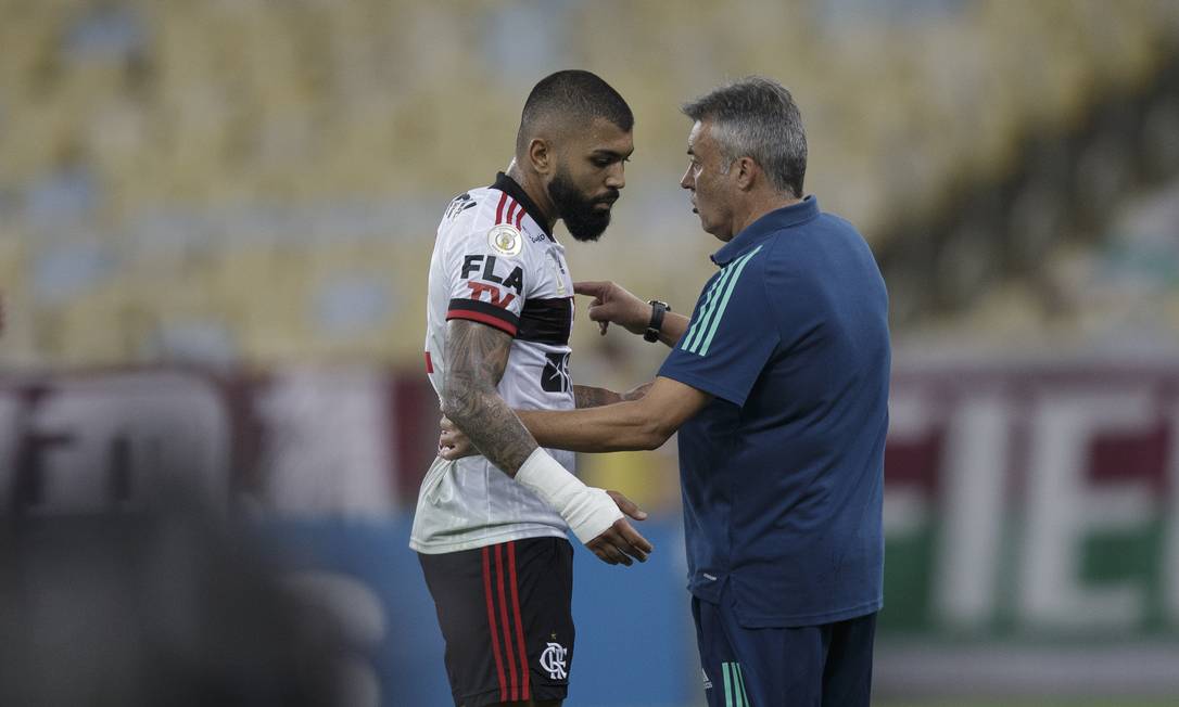 Flamengo: Isla é regularizado e fica à disposição de Domènec Torrent