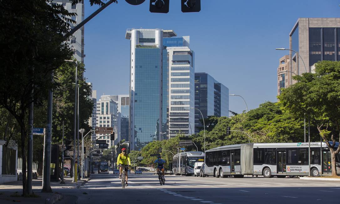 Avenida Brigadeiro Faria Lima, que corta bairros nobres da cidade de São Paulo Foto: Edilson Dantas / Agência O Globo