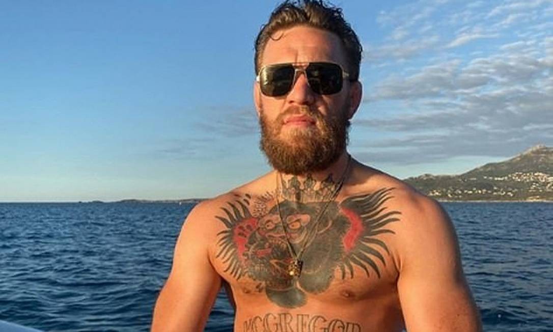 Conor McGregor, em seu Iate, na ilha de Córsega Foto: Reprodução / Daily Mail
