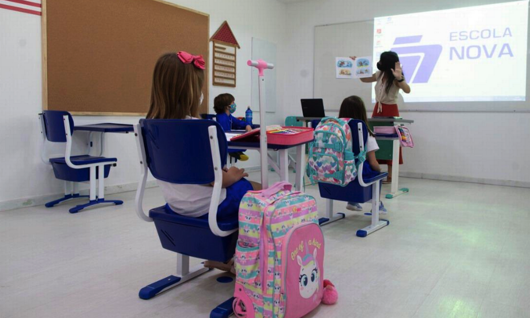 No primeiro dia de retorno das aulas presenciais, antes de nova proibição, poucos alunos compareceram à Escola Nova, na Gávea Foto: Márcia Foletto / Agência O Globo