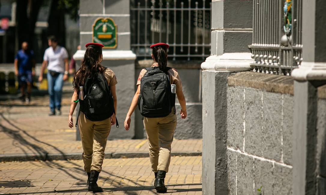 At the Colégio Militar, in Tijuca, the student movement was small in the morning Photo: Hermes de Paula / Agência O Globo