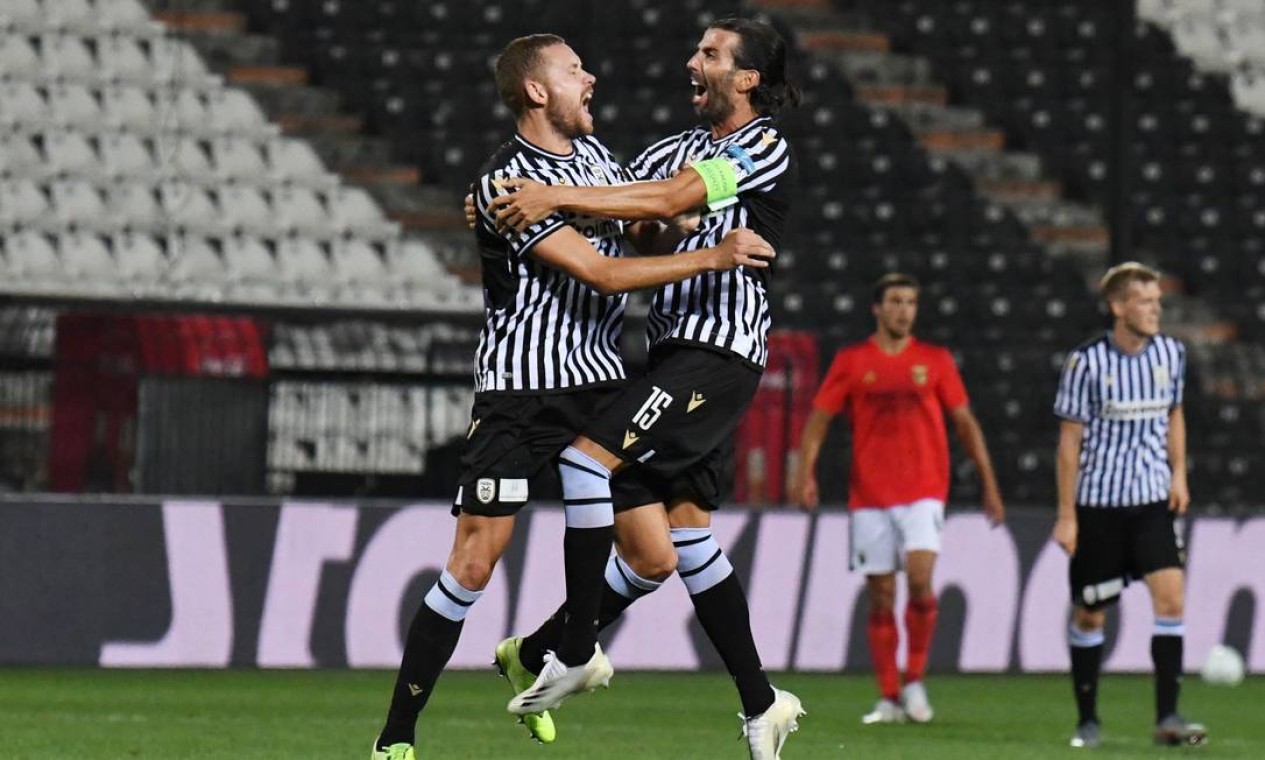 Entrada 'à campeão'. Benfica trava PAOK na Champions de basquetebol