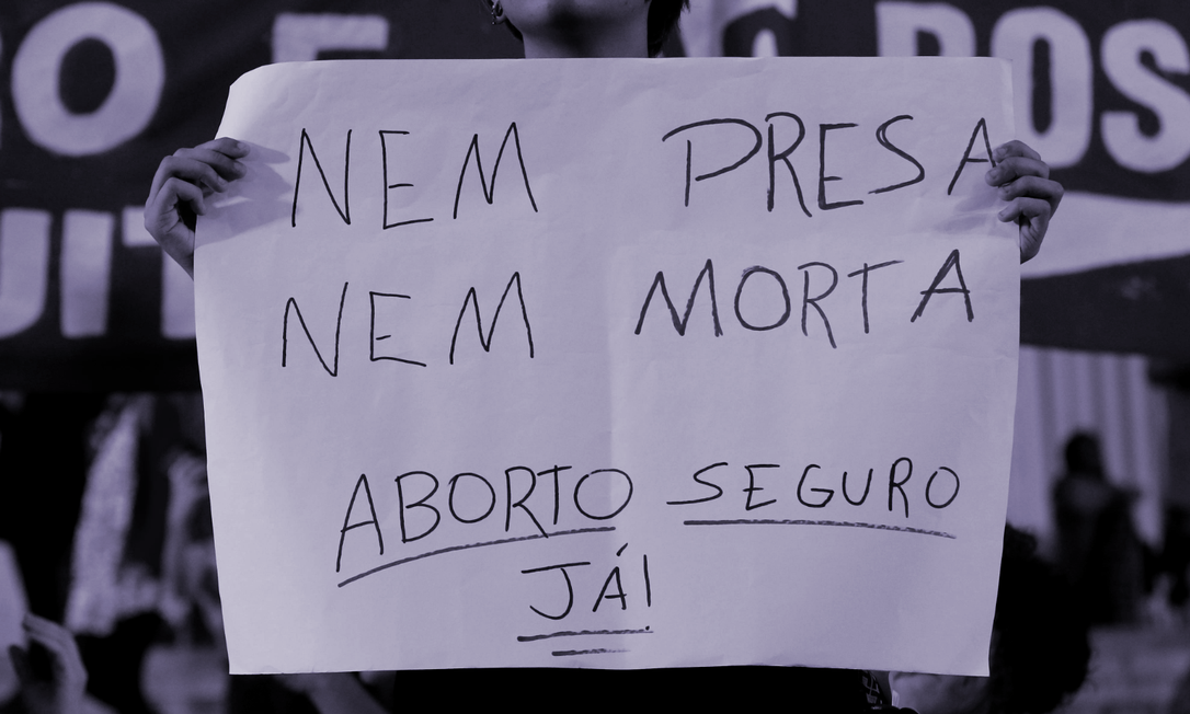 'O acesso ao aborto legal seguro é vital para nossa saúde', diz um dos relatos compartilhados pela organização Shout Your Abortion Foto: Agência O Globo