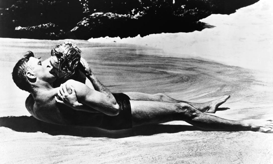 'A um passo da eternidade':o beijo na praia entre Burt Lancaster e Debora Kerr entrou para a historia do cinema Foto: Reprodução