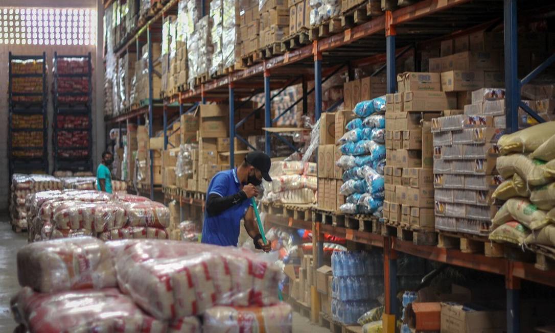 Depósito de loja de alimentos no atacado em São Raimundo Nonato, que atende a região Foto: Manoel Ventura / Agência O Globo
