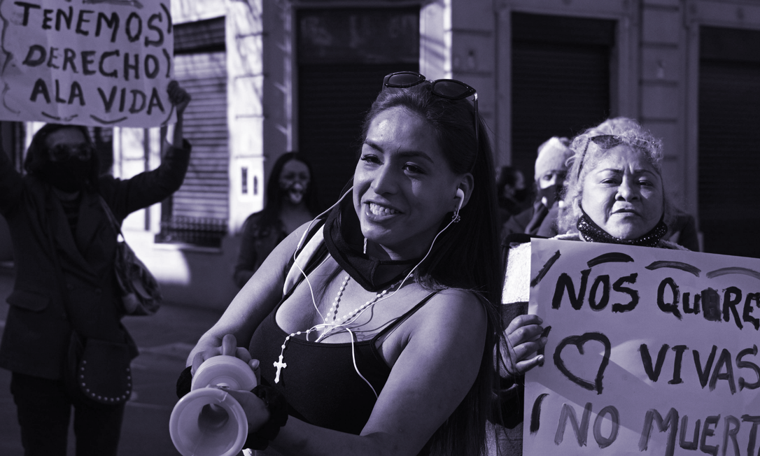 Trabalhadoras do sexo protestam em Buenos Aires contra a brutalidade policial Foto: JUAN MABROMATA / AFP