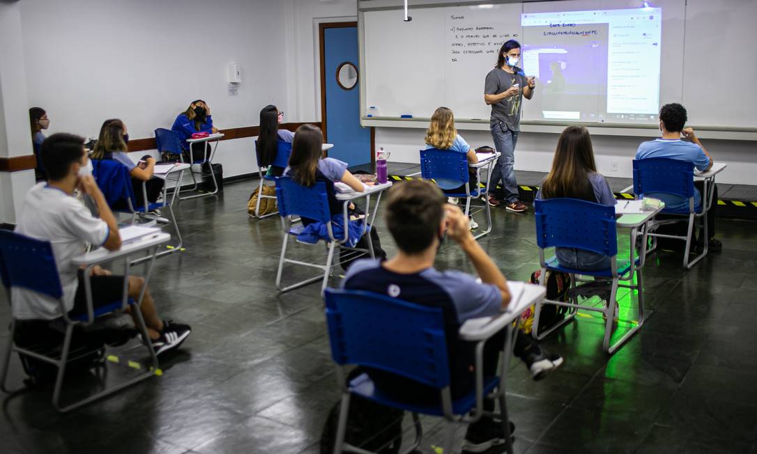 Aulas no Colégio pH, em Niterói, no RJ Foto: Hermes de Paula / Agencia O Glob / Agência O Globo