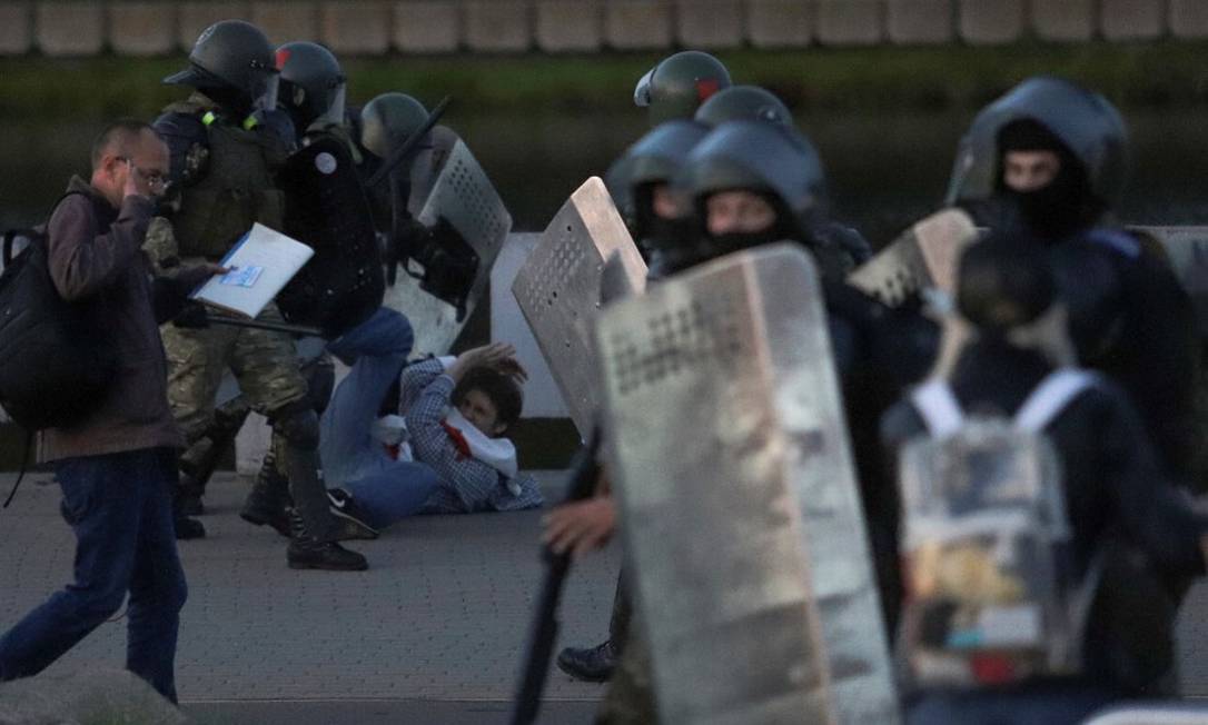 Manifestação é reprimida em Minsk após posse de Lukasheno Foto: STRINGER / REUTERS
