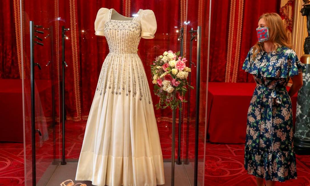 Vestido de noiva da princesa brit nica Beatrice exibido ao