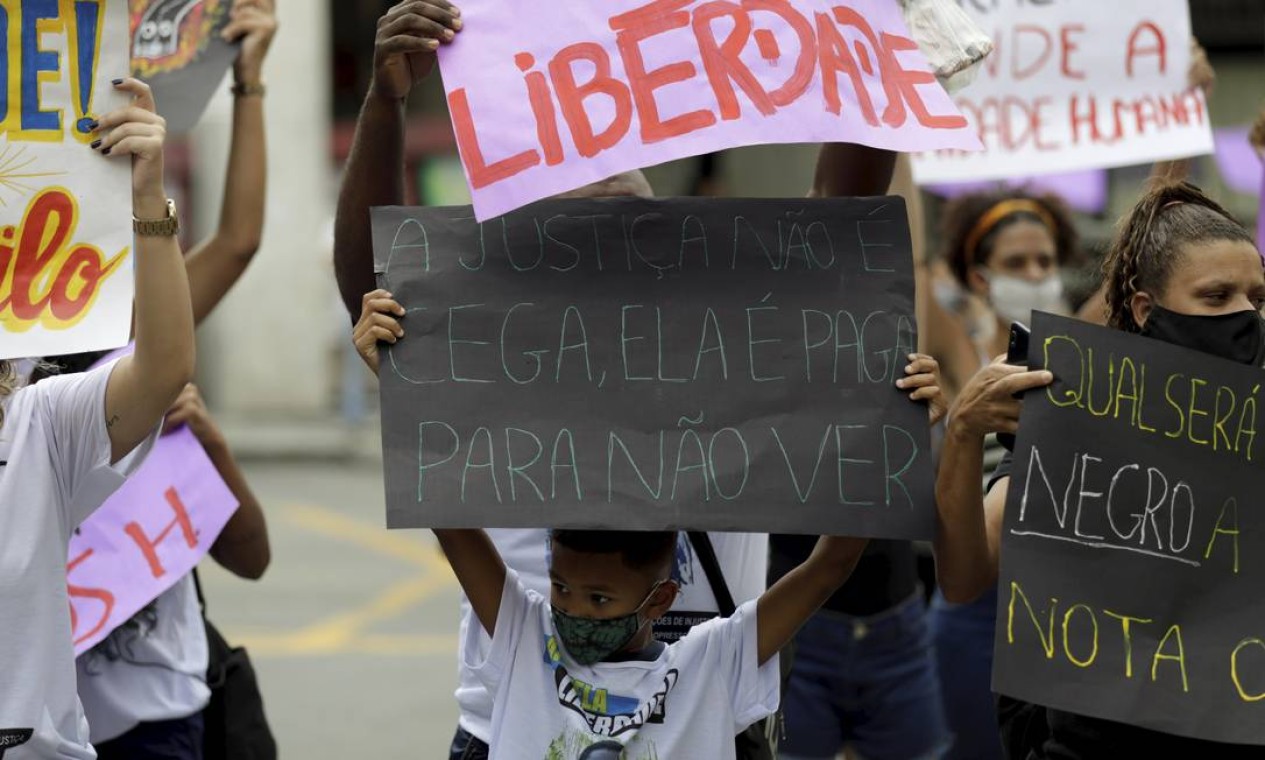 Depois de perder o primeiro Dia dos Pais preso injustamente, família clama por liberdade para manifestação Foto: Gabriel de Paiva / Agência O Globo