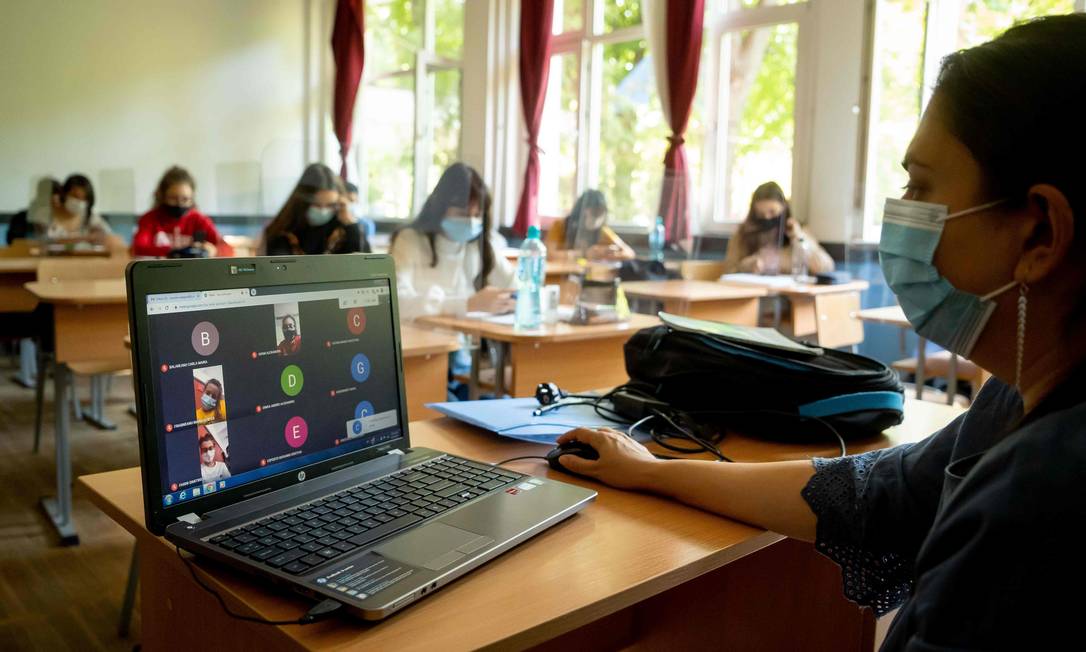 Uso de computador em sala de aula não é imprescindível, diz estudo Foto: ANDREI PUNGOVSCHI/AFP / ANDREI PUNGOVSCHI/AFP