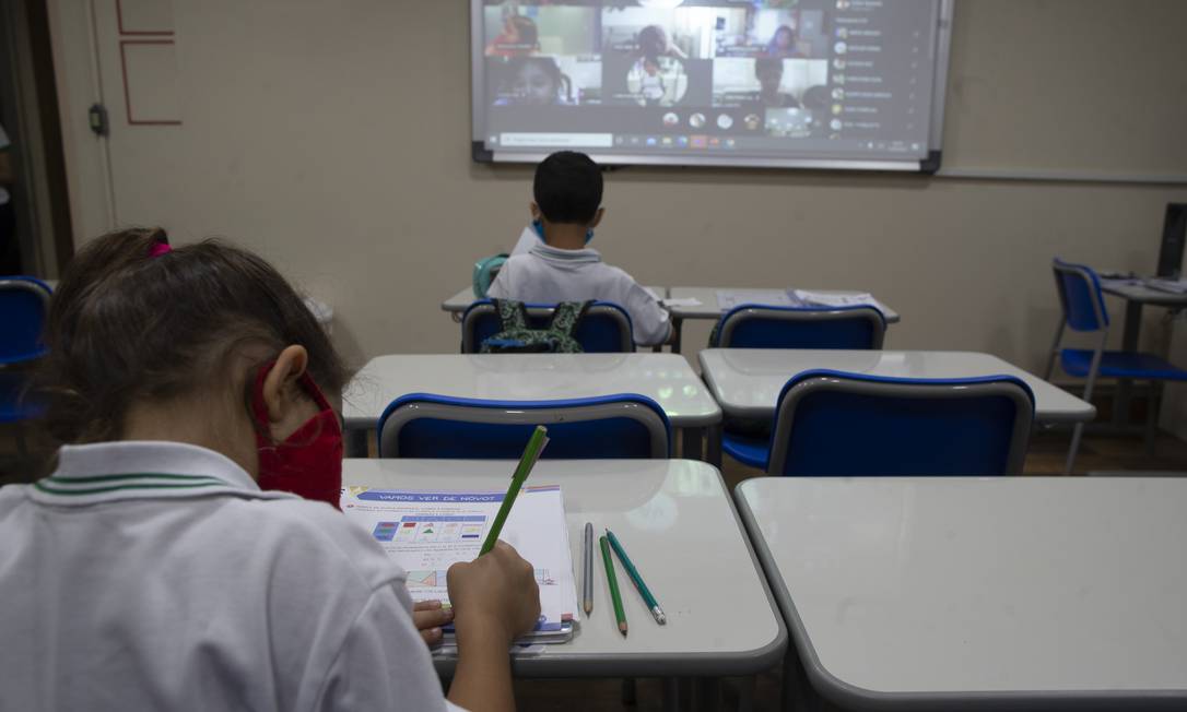 Escolas brasileiras dão, em média, 1,8 horas semanais de língua estrangeira Foto: Márcia Foletto / Agência O Globo
